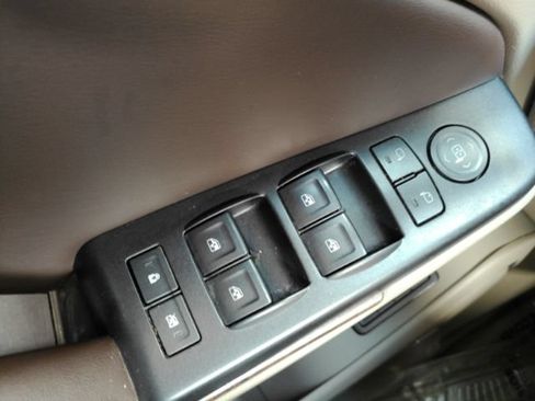 Used 2016 Chevrolet Suburban LT RWD image 41