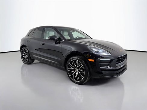 Certified 2023 Porsche Macan AWD/4WD image 9