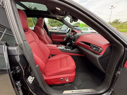 Used 2023 Maserati Levante Modena AWD/4WD image 32