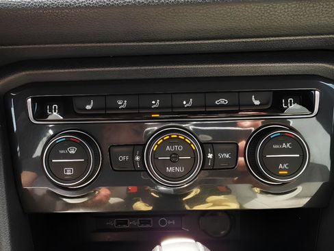 Used 2020 Volkswagen Tiguan SE R-Line image 37