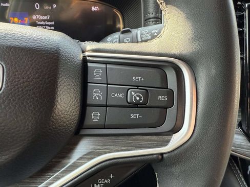 Certified 2024 Jeep Wagoneer L Series II w/ Flexible Seating Group AWD/4WD image 23