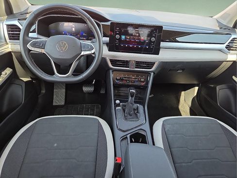 Used 2025 Volkswagen Taos SE image 11