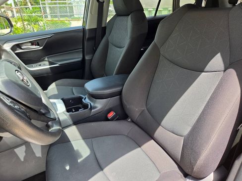 Used 2025 Toyota RAV4 XLE FWD image 15