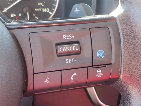 Used 2023 Nissan Rogue SV image 16