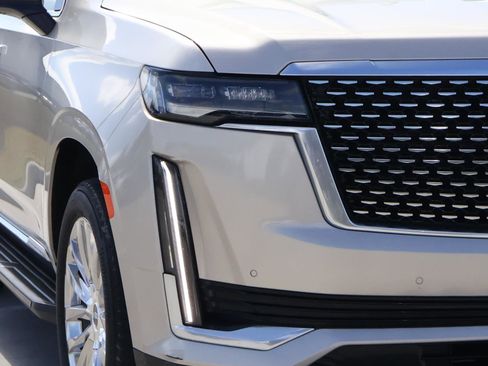 Used 2022 Cadillac Escalade Luxury w/ LPO, Floor Liner Package image 9