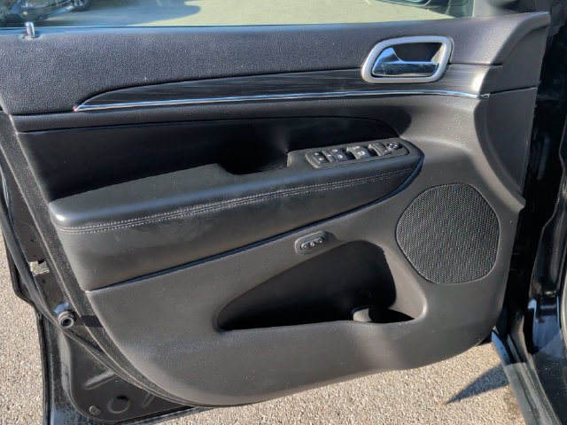 Used 2019 Jeep Grand Cherokee Limited AWD/4WD image 12