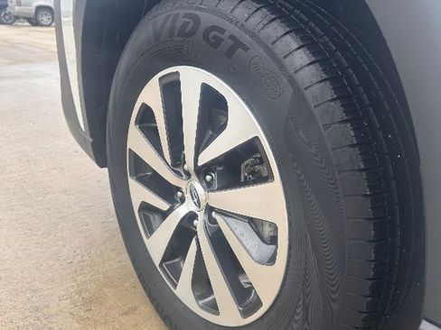 Used 2025 Subaru Outback Premium w/ Popular Package #1A image 10