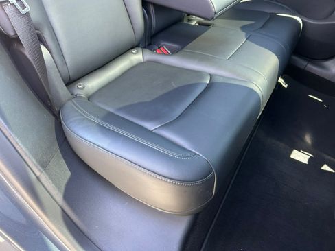 Used 2022 Tesla Model Y Long Range AWD/4WD image 39
