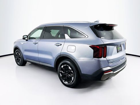 Used 2024 Kia Sorento S image 5