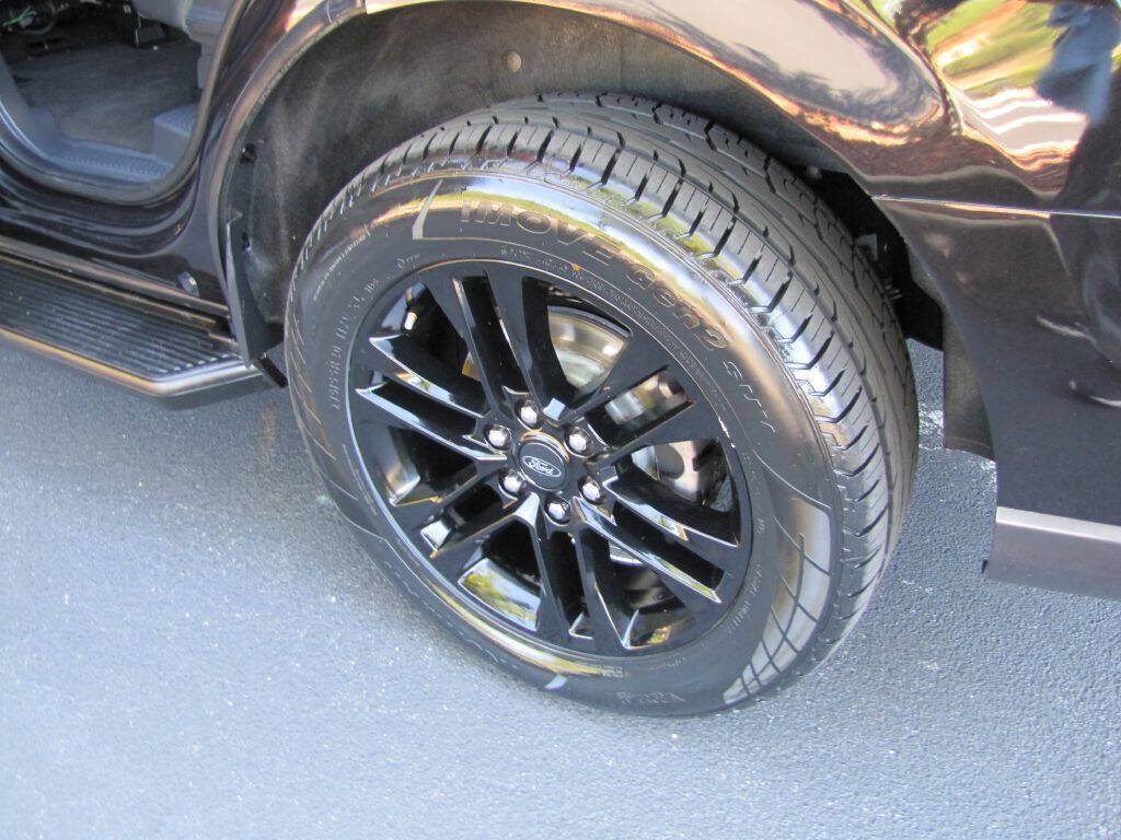 Used 2024 Ford Expedition XLT RWD image 28