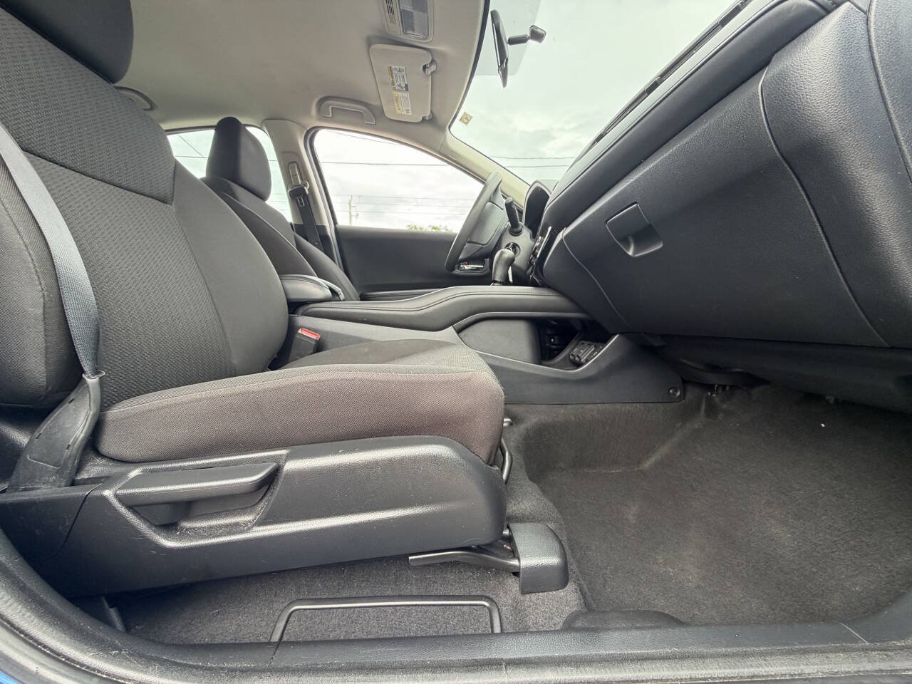 Used 2018 Honda HR-V LX image 14