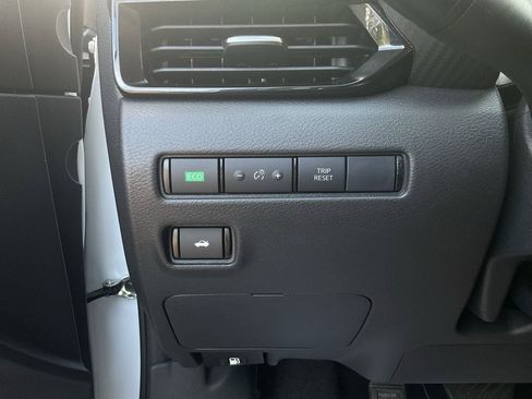 Used 2025 Nissan Sentra SV FWD image 17