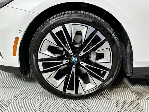 Used 2024 BMW 530i xDrive w/ Convenience Package image 32