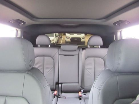 Used 2022 Audi Q3 2.0T Premium Plus w/ Premium Plus Package image 36