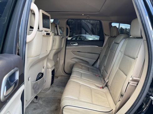 Used 2017 Jeep Grand Cherokee Overland w/ Jeep Active Safety Group AWD/4WD image 13