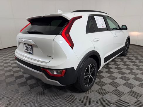 Used 2024 Kia Niro EX w/ EX Cold Weather Package FWD image 9