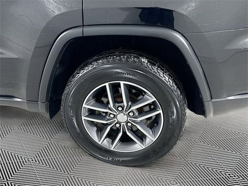 Used 2018 Jeep Grand Cherokee Limited image 30