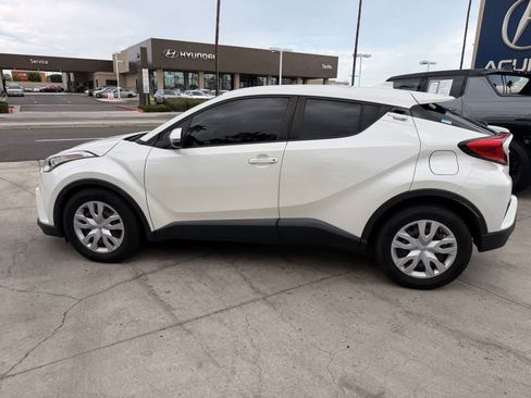 Used 2019 Toyota C-HR LE FWD image 2