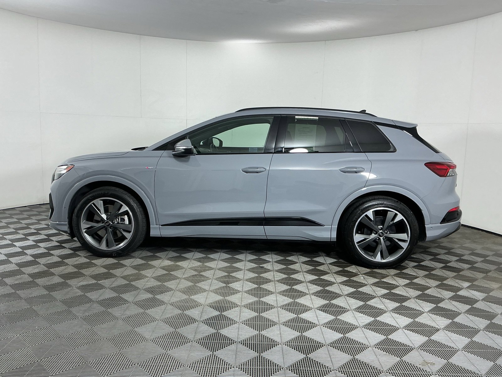 Used 2024 Audi Q4 e-tron Prestige w/ Black Optic Package AWD/4WD image 4