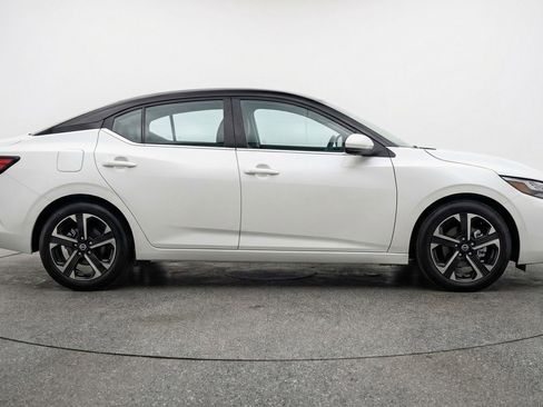 Used 2025 Nissan Sentra SV image 11
