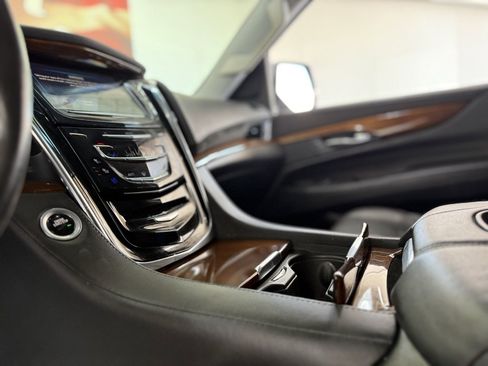 Used 2016 Cadillac Escalade ESV Premium image 25