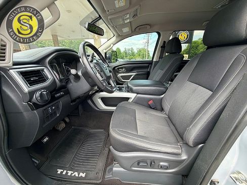 Used 2019 Nissan Titan SV w/ SV Convenience Package AWD/4WD image 11