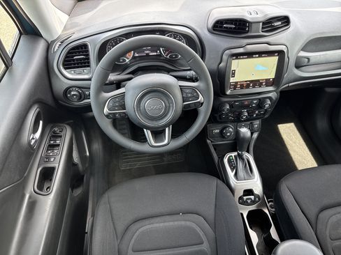 Used 2022 Jeep Renegade Latitude AWD/4WD image 7
