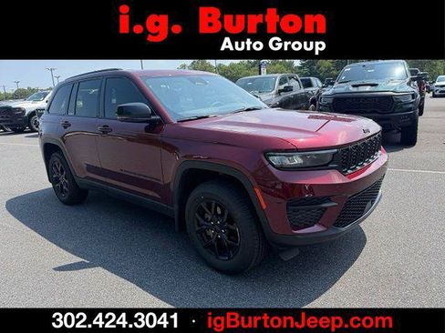 Certified 2025 Jeep Grand Cherokee Altitude AWD/4WD image 1