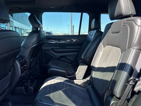 Used 2023 Jeep Grand Cherokee L Laredo AWD/4WD image 9