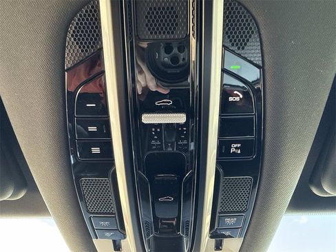 Used 2019 Porsche Cayenne Base image 23