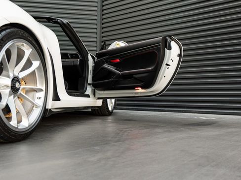Certified 2019 Porsche 911 Speedster RWD image 37