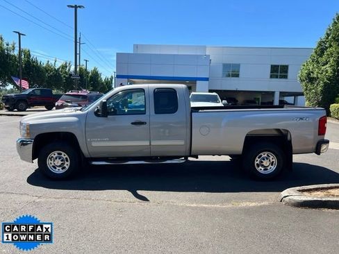 Used 2009 Chevrolet Silverado 2500 LT w/ Exterior Plus Package AWD/4WD image 4