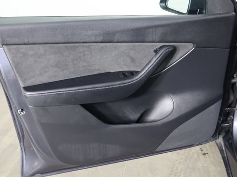 Used 2022 Tesla Model Y Long Range AWD/4WD image 17