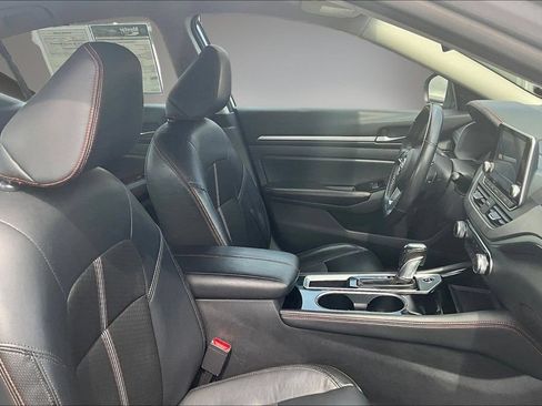 Used 2024 Nissan Altima 2.5 SR FWD image 28