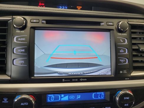Used 2018 Toyota Highlander XLE AWD/4WD image 23