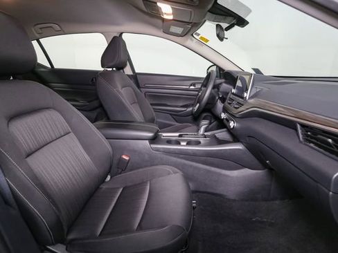 Used 2025 Nissan Altima 2.5 SV image 15
