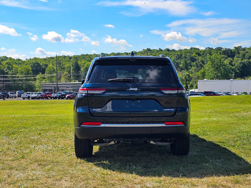 New 2026 Jeep Grand Cherokee Limited w/ Luxury Tech Group II AWD/4WD image 4