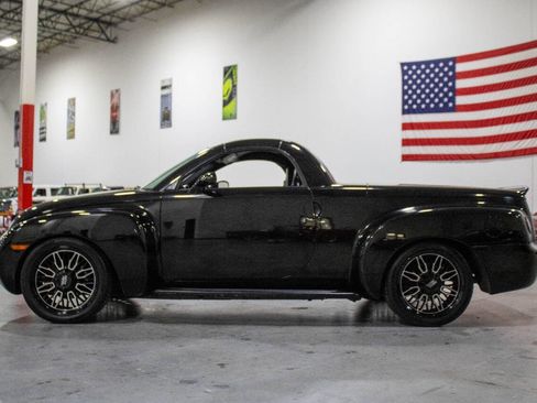 Used 2005 Chevrolet SSR LS 2dr Regular Cab Convertible w/ Preferred Equipment Group image 19