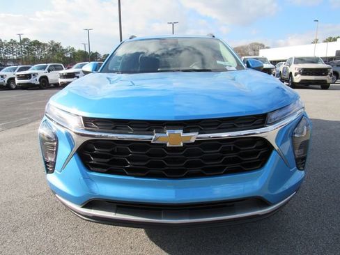 New 2026 Chevrolet Trax LT w/ Driver Confidence Package image 2