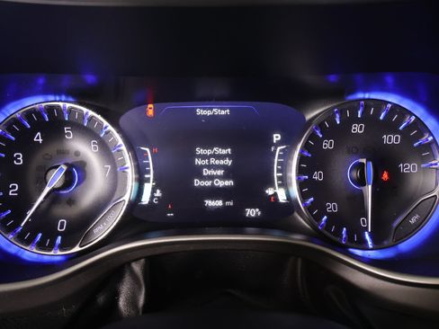 Used 2022 Chrysler Pacifica Touring-L FWD image 4