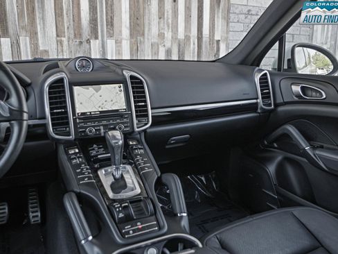Used 2014 Porsche Cayenne Platinum Edition AWD/4WD image 18