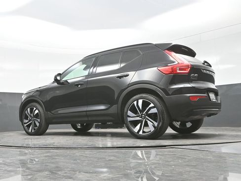 Used 2025 Volvo XC40 B5 Ultra image 29