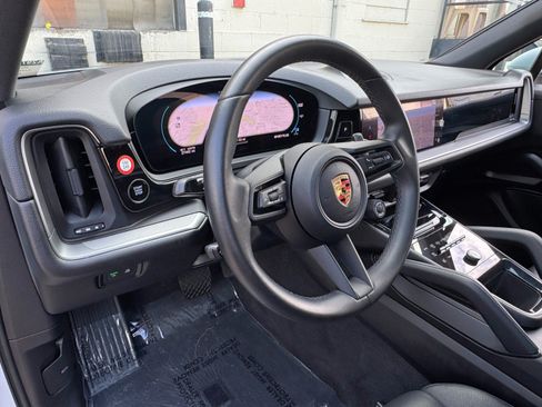 Used 2024 Porsche Cayenne AWD/4WD image 14