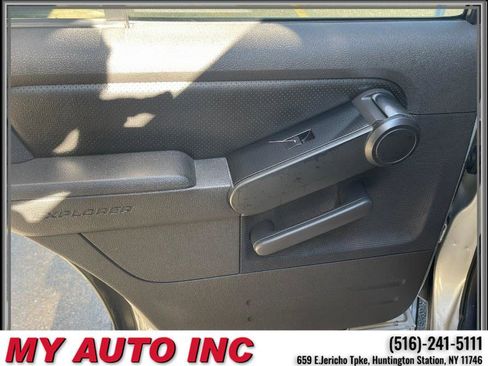 Used 2010 Ford Explorer XLT image 33