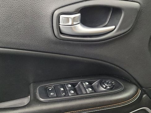 Used 2018 Jeep Compass Latitude w/ Popular Equipment Group FWD image 27