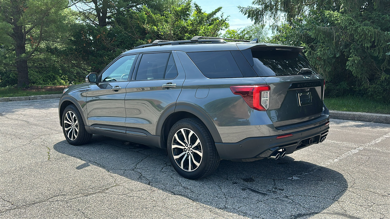 Used 2020 Ford Explorer ST w/ Premium Technology Package AWD/4WD image 8