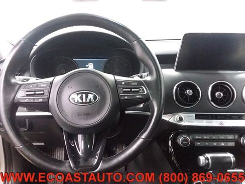 Used 2018 Kia Stinger Premium image 11