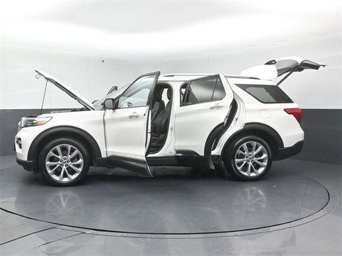 Certified 2022 Ford Explorer Platinum w/ Equipment Group 601A image 56