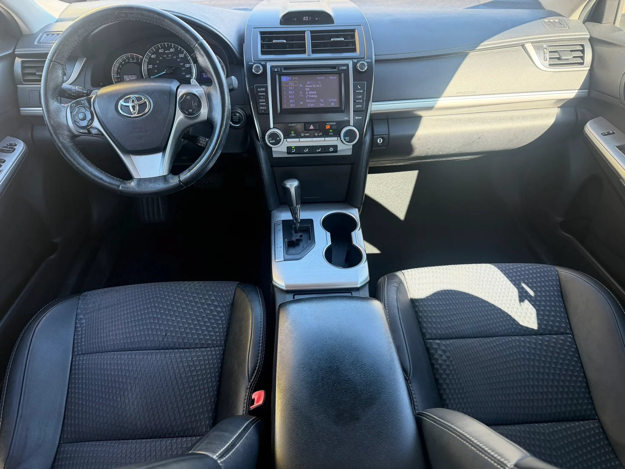 Used 2012 Toyota Camry SE FWD image 13