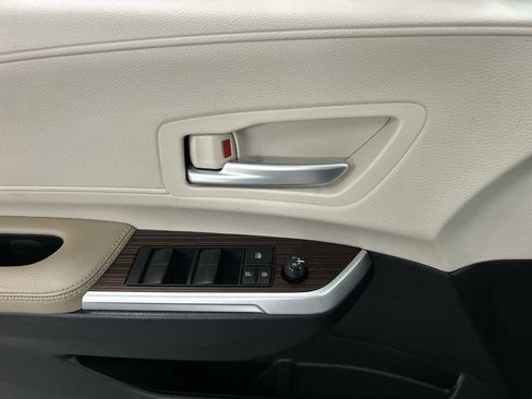 Used 2023 Toyota Sienna XLE w/ XLE Plus Package AWD/4WD image 11